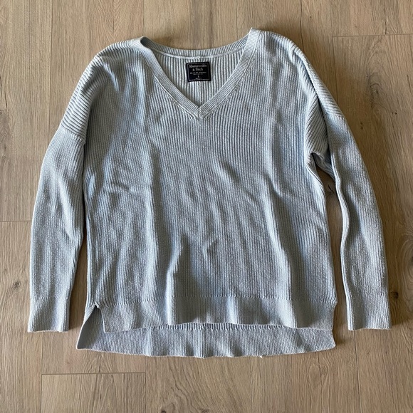 Abercrombie & Fitch Womens Sweater - Picture 3 of 4